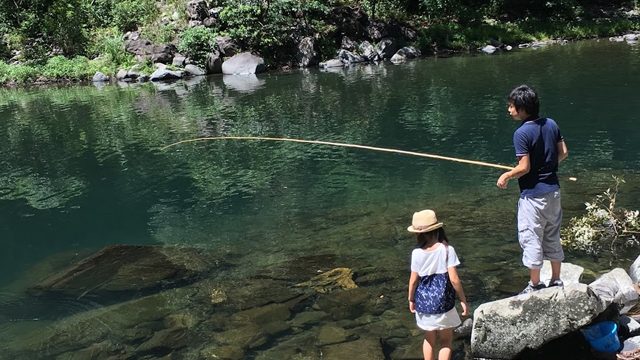 綾の里（宮崎県綾町）で魚釣り