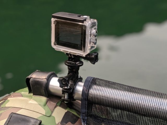 フローターのフロントポールに取り付けたアクションカメラ（CT8500）