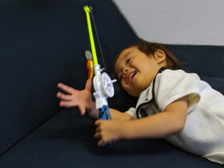 Amazon | 釣り竿を持った赤ちゃんは男性、女性、子供にとって