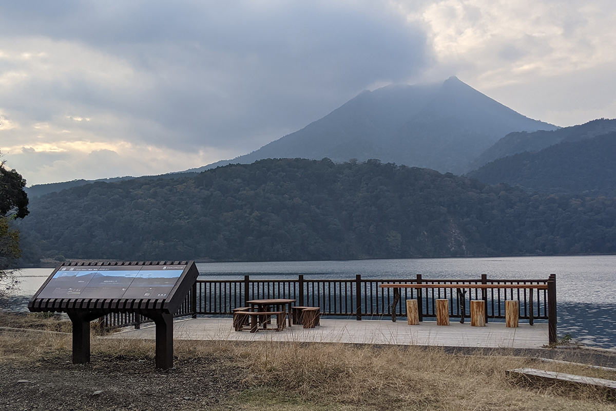 御池の展望台